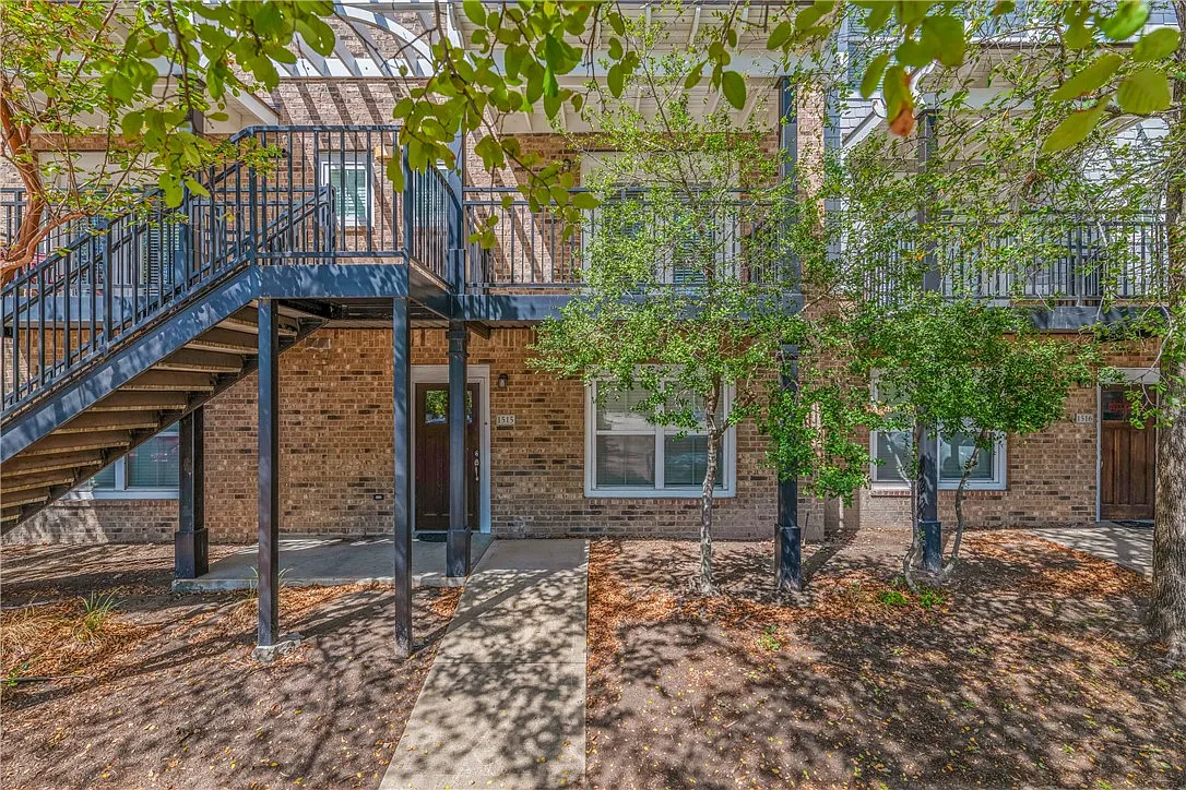 3 bed, 1294 sqft, $1,500 — Photo 1