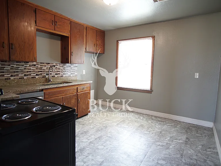 6706 SE 15th St — Photo 4