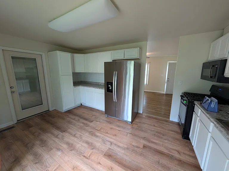 2422 E Washington St — Photo 3