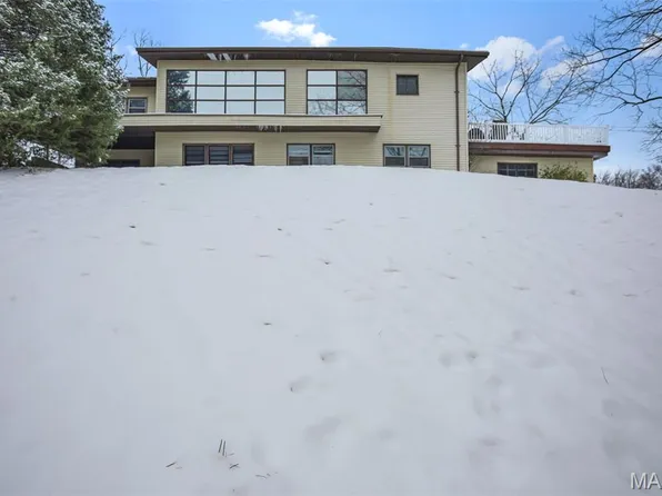 28 Oakleigh Dr, Belleville, IL 62223