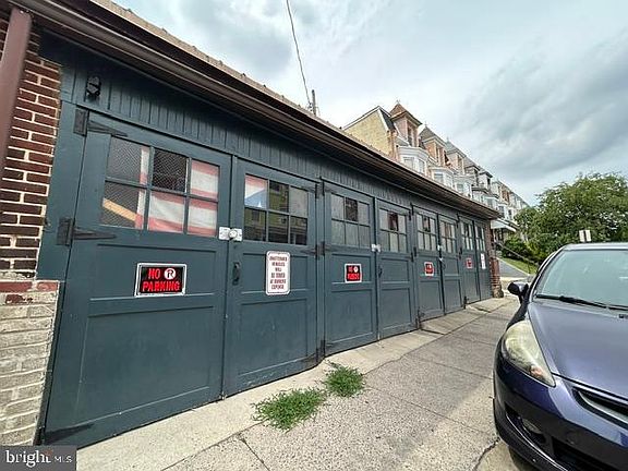 3rd image of 423 Spring St