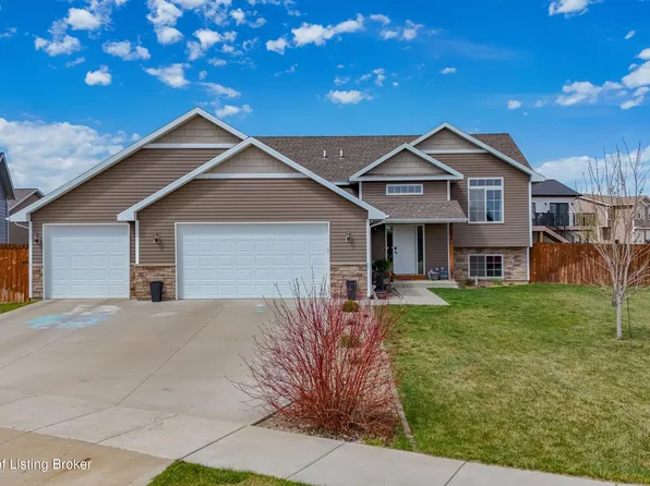 2241 Arapaho Ct, Dickinson, ND 58601