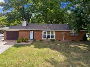 121 Columbus Dr, Belleville, IL