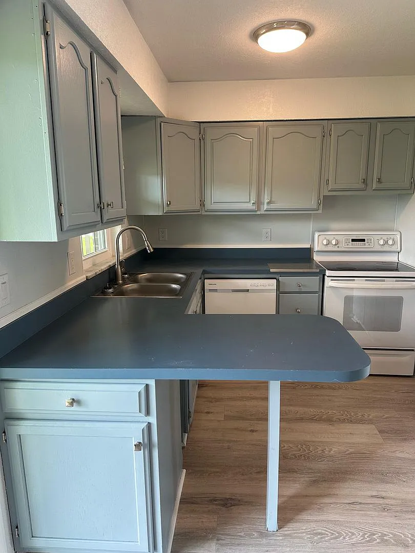 Lake Bentley Shores Condo for Rent | 2 Bed | 2 Bath — Photo 3