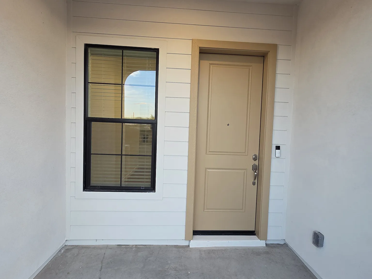 3 bed, 2.5 bath, 1818 sqft, $1,995 — Photo 2