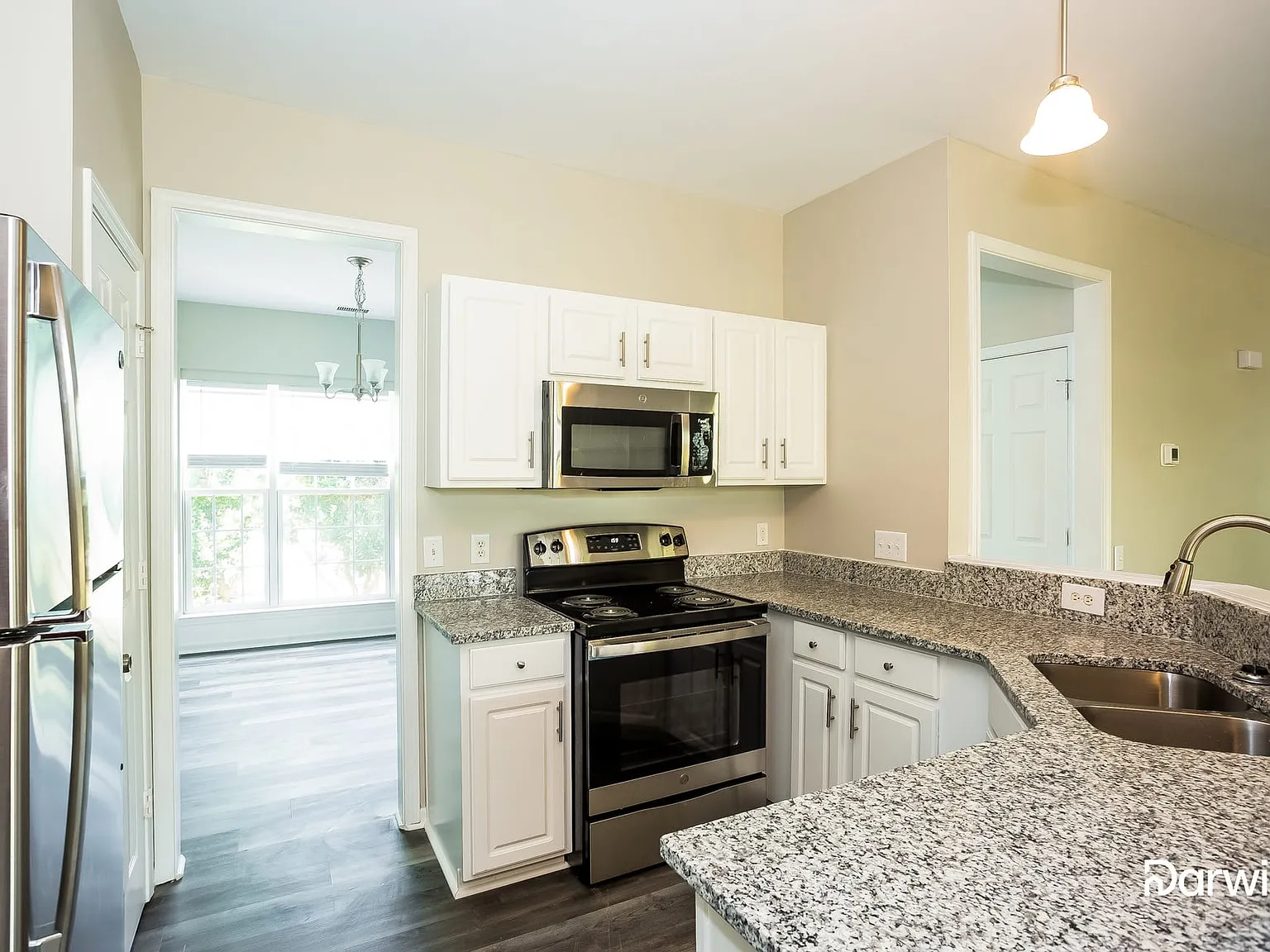 4 bed, 3.0 bath, 2072 sqft, $2,385 — Photo 4
