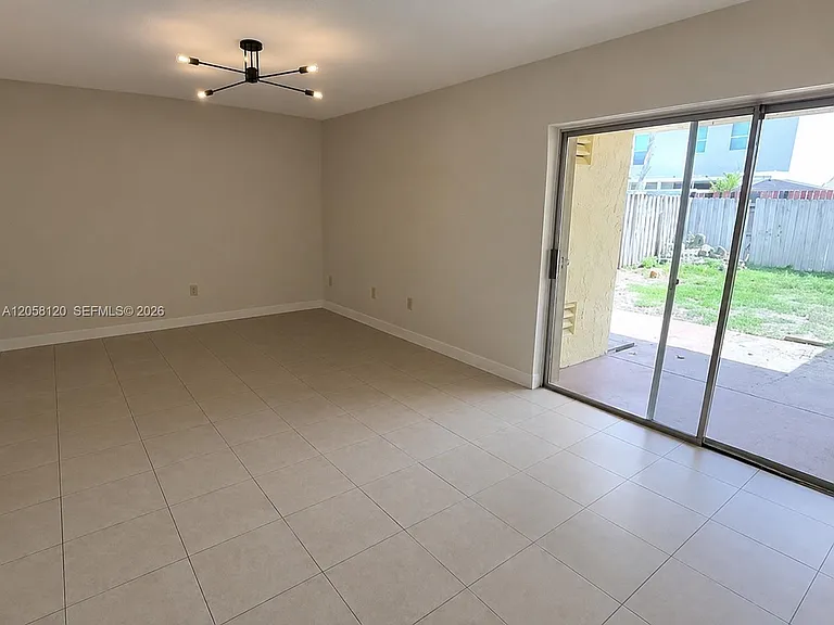 932 W 80th Pl — Photo 5