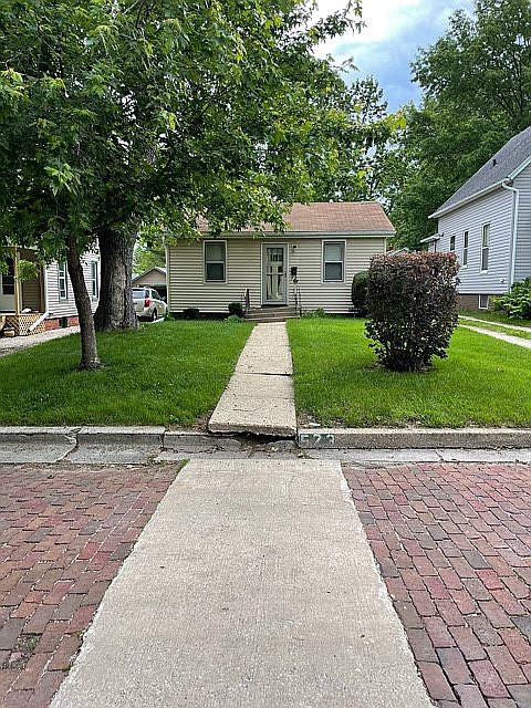 1st image of 523 Phillips St