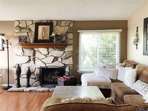 3rd image of 23712 Suncrest Ave