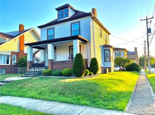 636 N Uhrich St, Uhrichsville, OH 44683