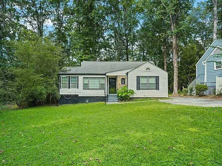 2371 Ben Hill Rd — Photo 1
