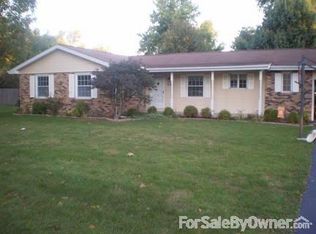 212 E North St, Warrensburg, IL