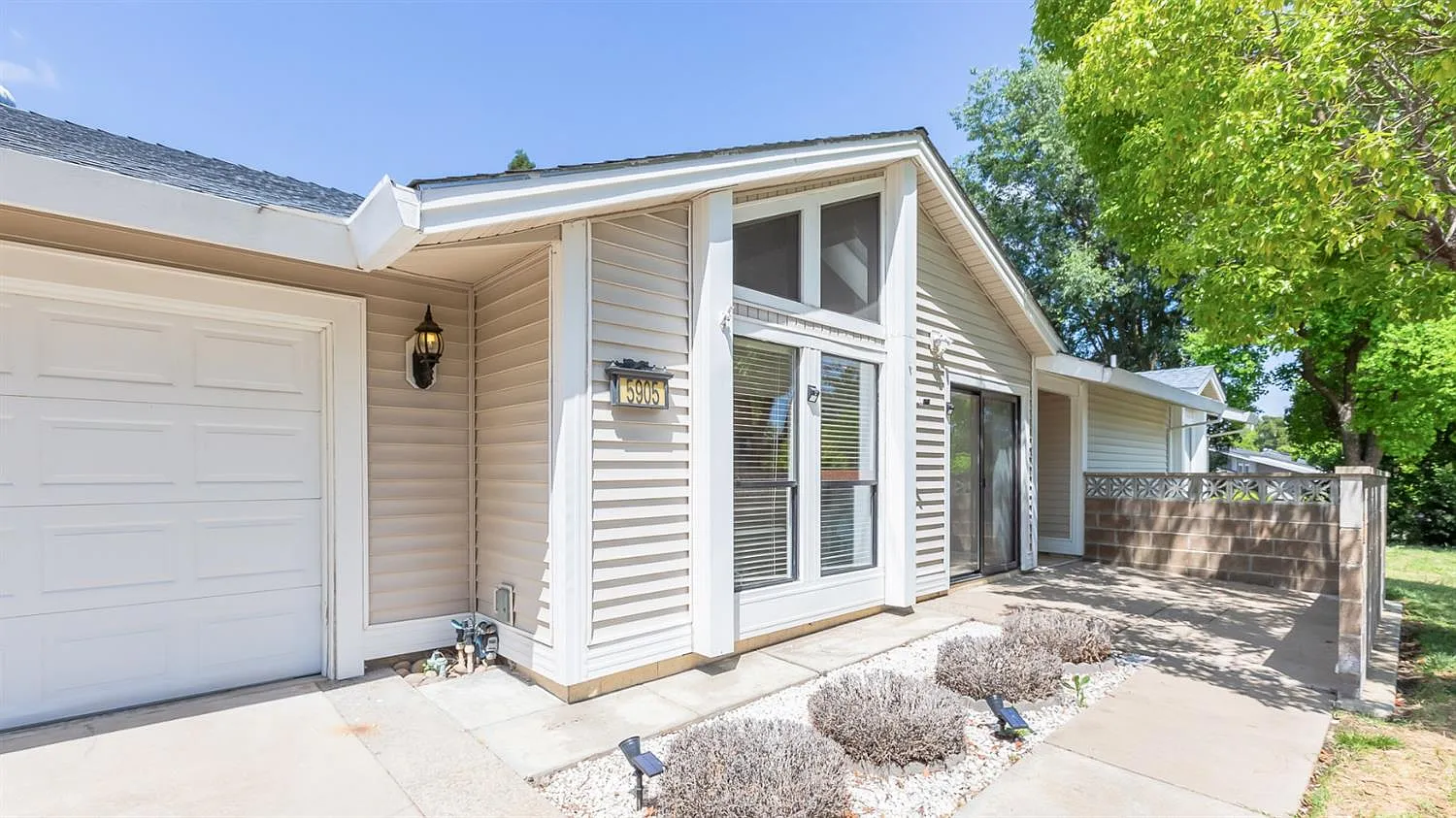 5905 Lucinda Ln photo 1
