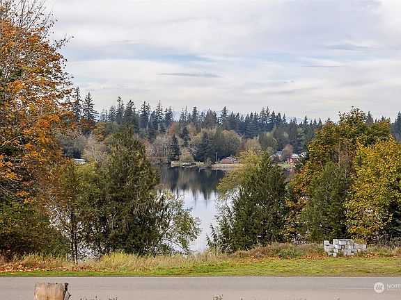 4th image of 1691 SE Crescent Drive