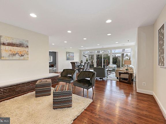 4th image of 10008 Cedar Ln