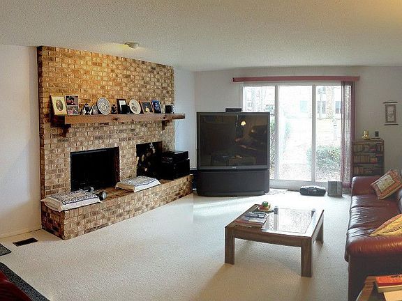5th image of 8409 N Ravenwood Dr
