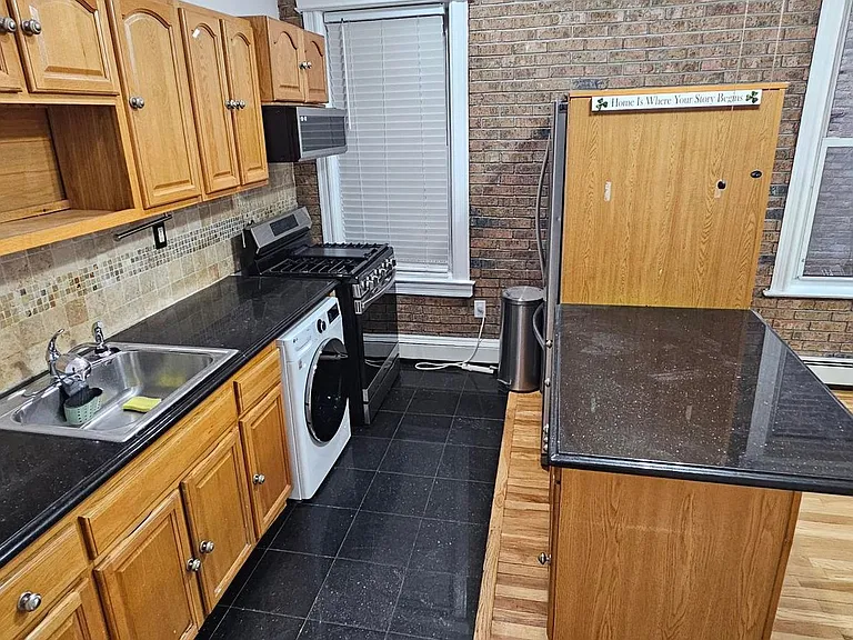 4110 Park Ave #3 — Photo 3