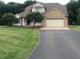 5935 Eagle Dr, Almont, MI 48003