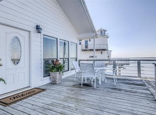 345 Admiral Cir, Tiki Island, TX 77554