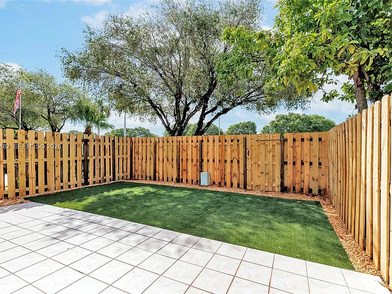 11061 NW 38th Pl — Photo 29