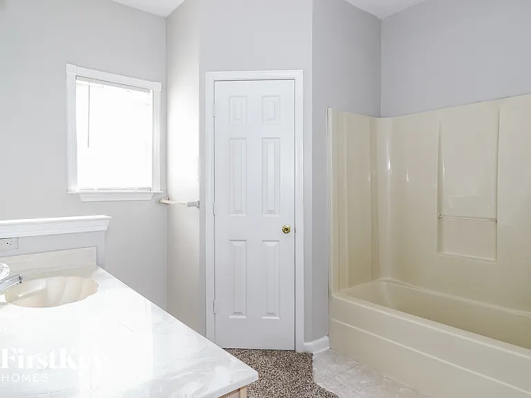 1139 Brady Hollow Ln — Photo 8