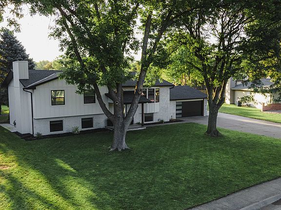 2nd image of 1318 Regency Dr