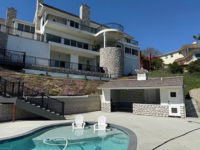2 bed, 1000 sqft, $3,250 — Photo 2
