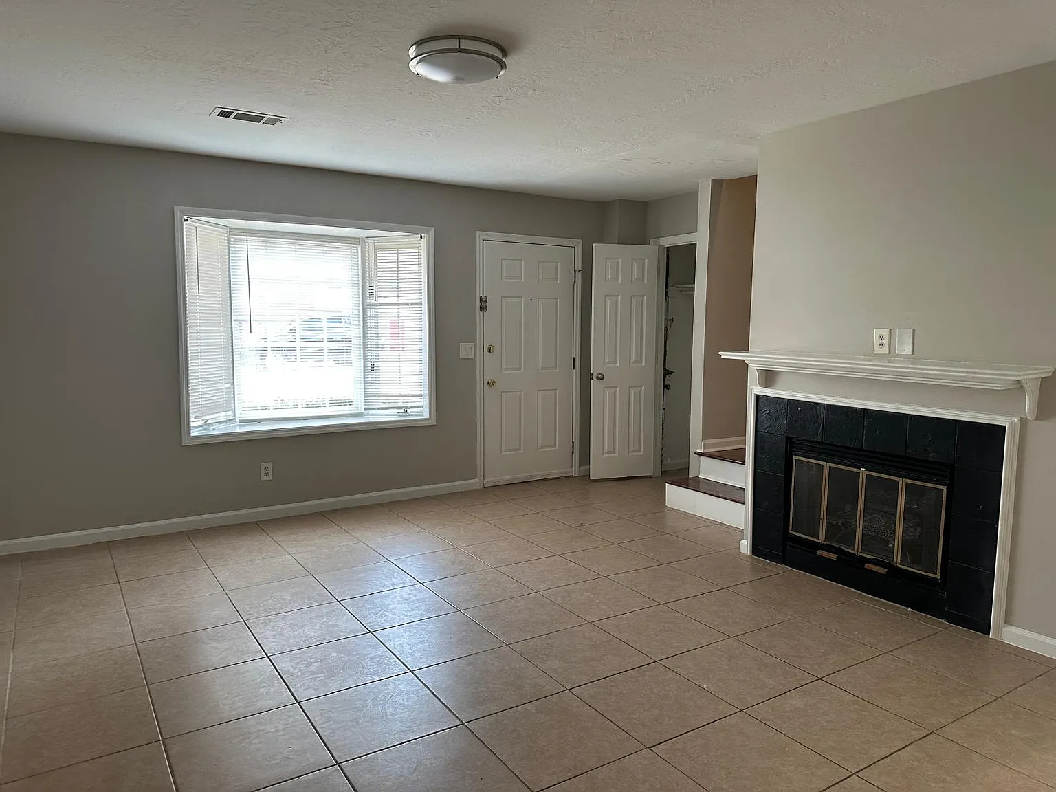 2 bed, 2.5 bath, 1240 sqft, $1,700 — Photo 4