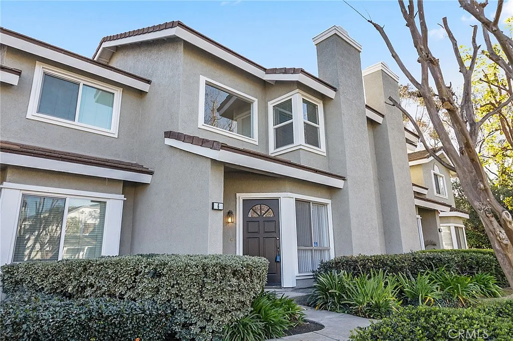 3 bed, 2.5 bath, 1384 sqft, $3,750 — Photo 2