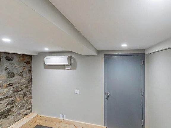 5th image of 30 Scholes St APT 1