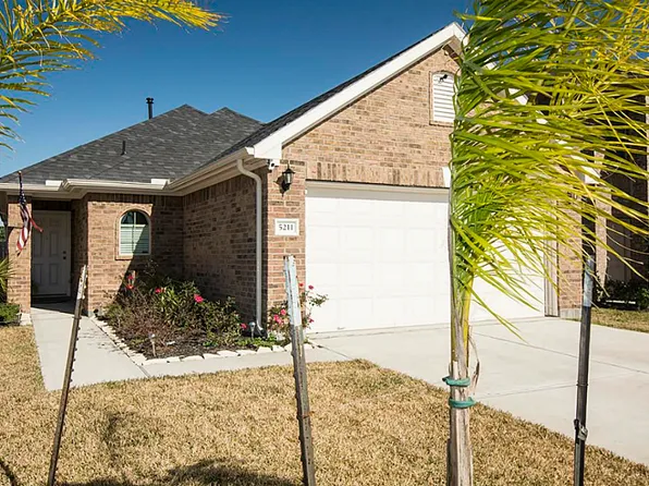 5211 Lagoon Ct, Bacliff, TX 77518