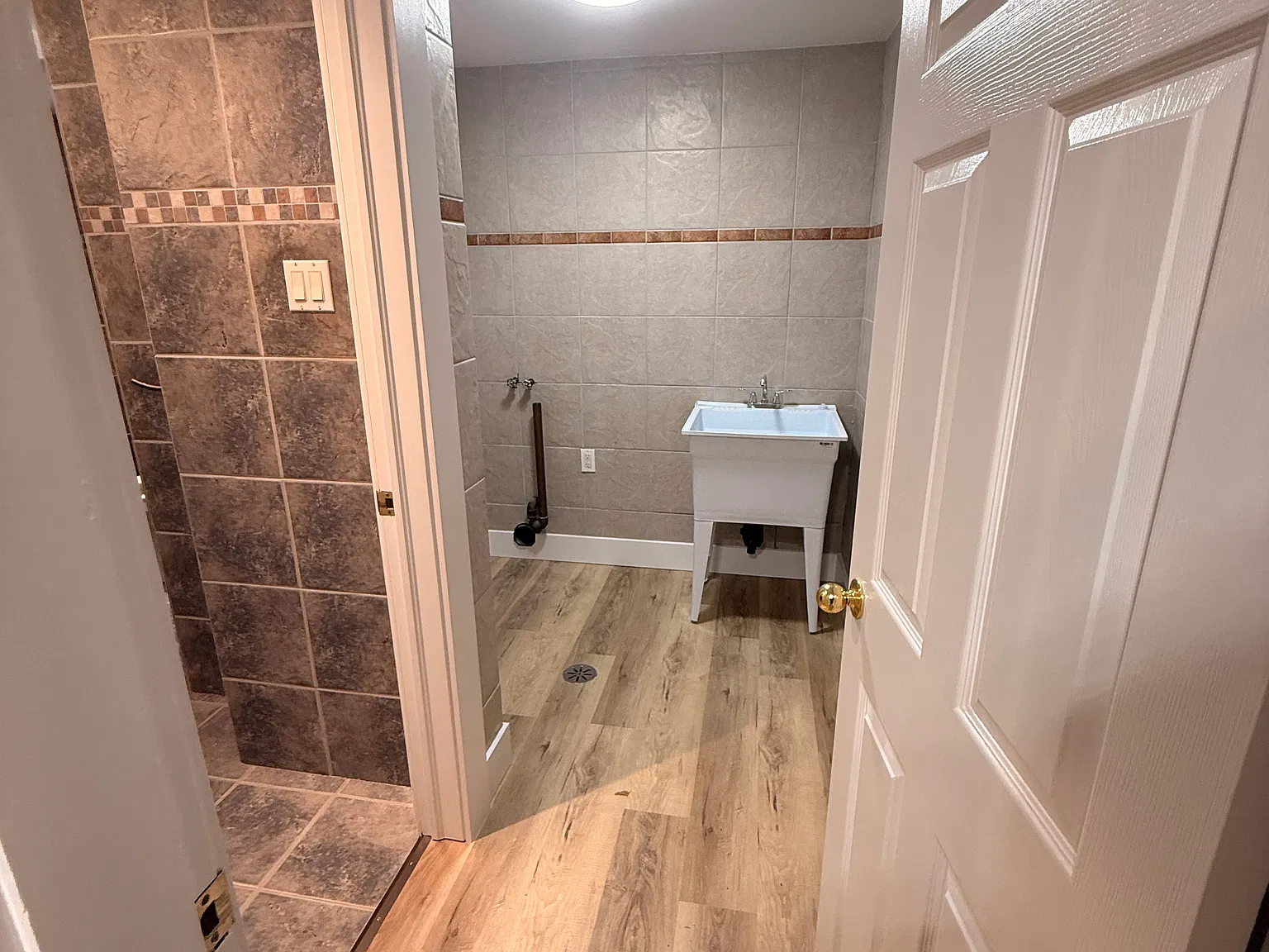 4 bed, 2400 sqft, $4,000 — Photo 3