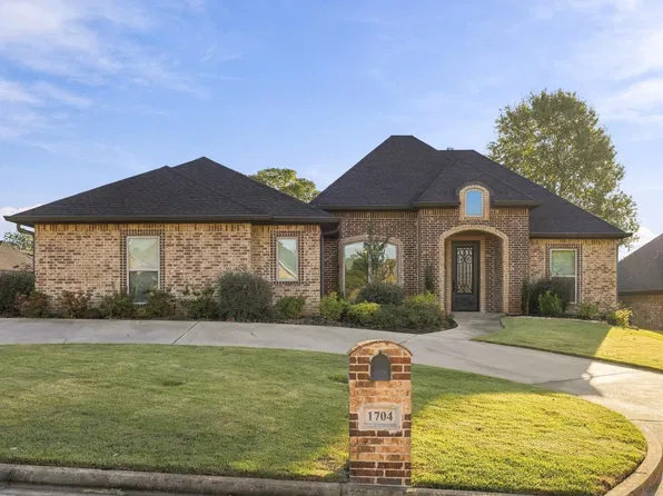 1704 Riviera Dr, Longview, TX 75605