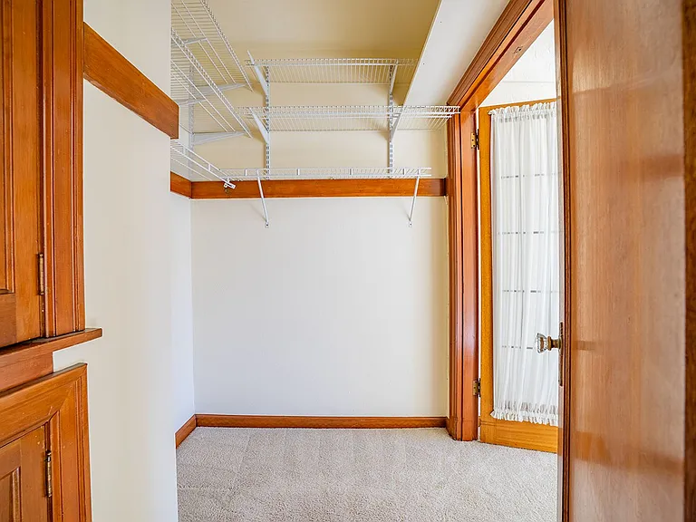 Franconia Apartments — Photo 18
