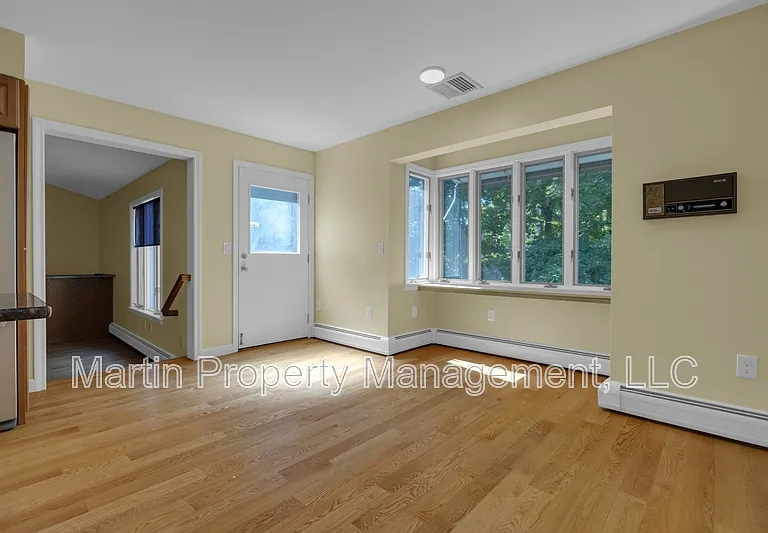 52 Rayburn Rd — Photo 7