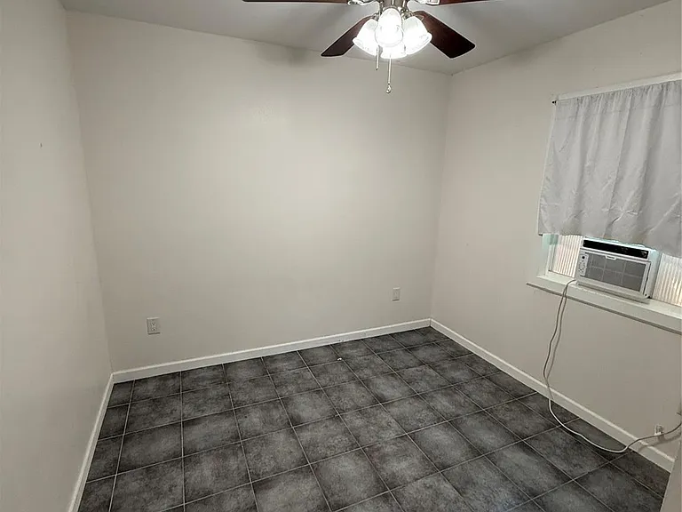 7003 Hoffman St — Photo 3