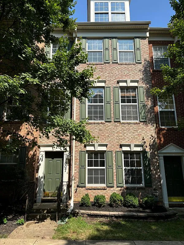 4 bed, 4.5 bath, 2200 sqft, $3,150 — Photo 1