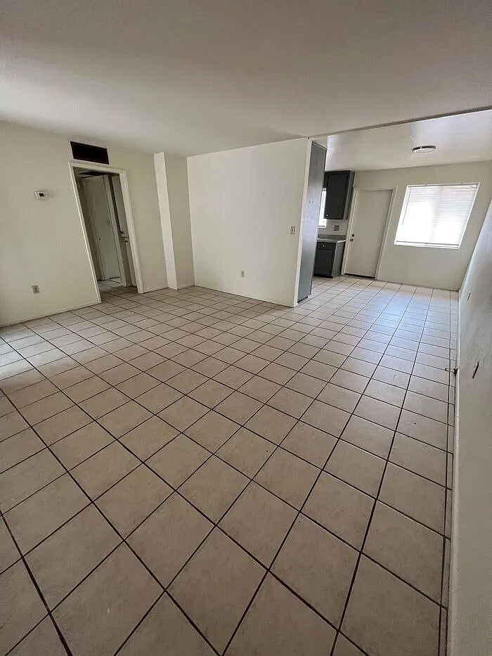 2 bed, 1.0 bath, 800 sqft, $900 — Photo 4