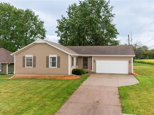 212 Edgewood Dr, Wellsville, KS 66092
