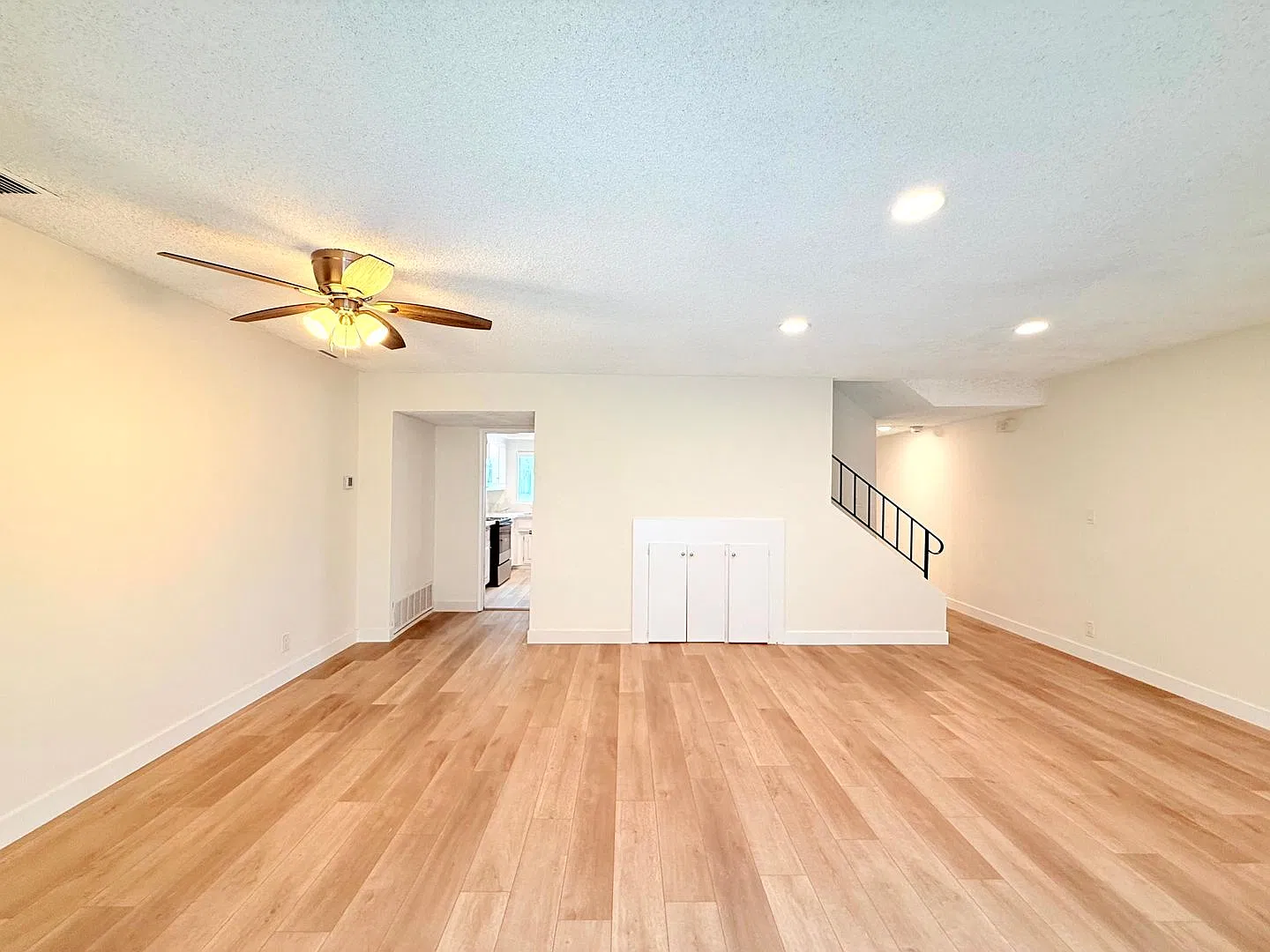 711-715 E. Cypress Avenue — Photo 4