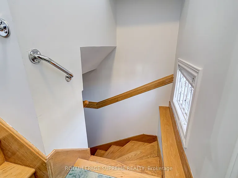 160 Shanly St #MAIN LOWER — Photo 23