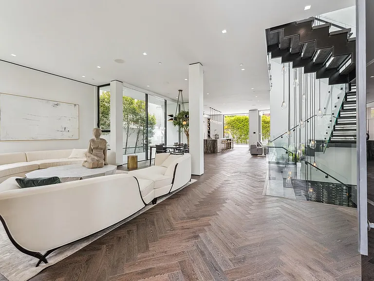 213 S La Peer Dr — Photo 5