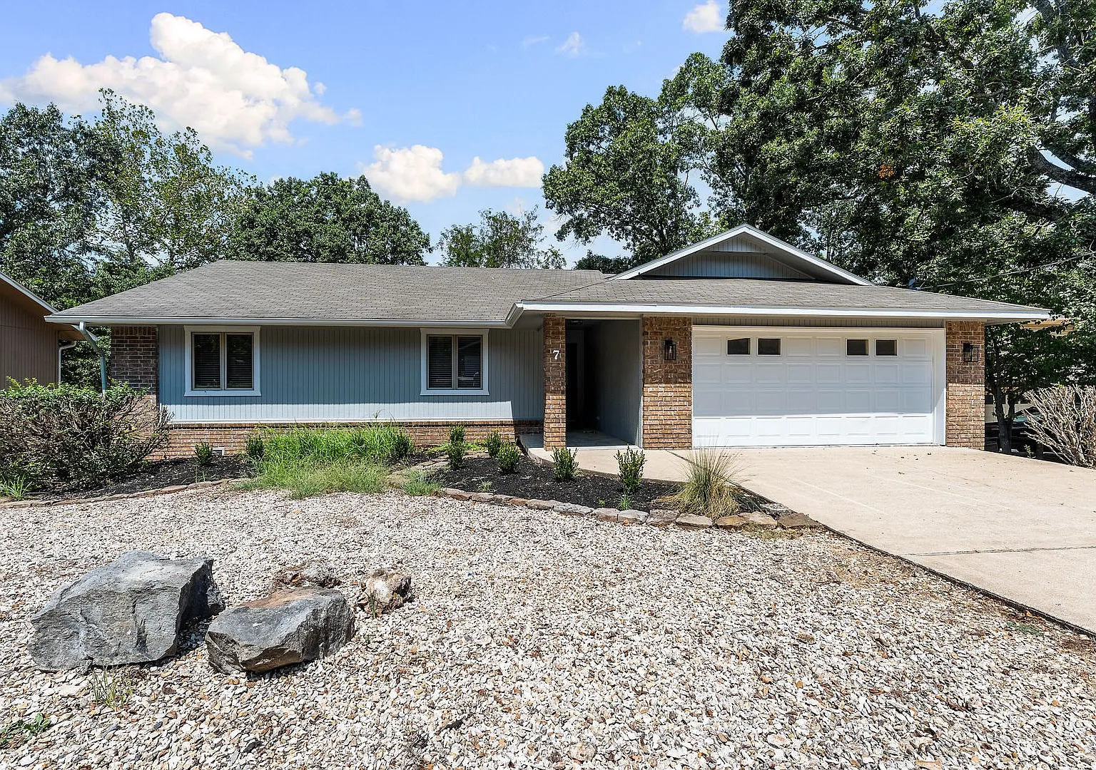 3 Bed / 2 Bath Home Located Near Bella Vista Recreation Center — Photo 2
