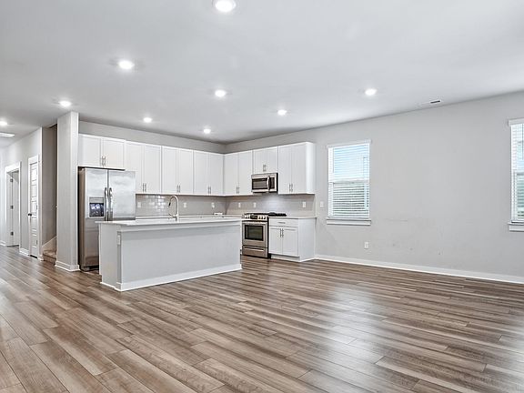 4th image of 1231 Inverness Pass