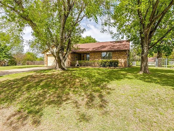 2nd image of 313 Country Meadow Dr