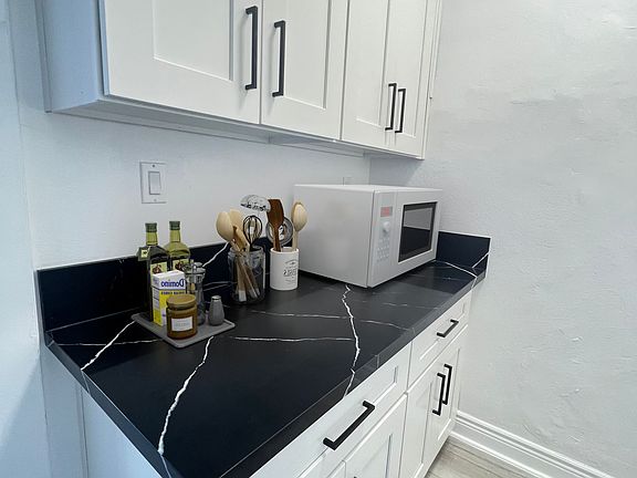 3rd image of 160 S Gramercy Pl APT 302