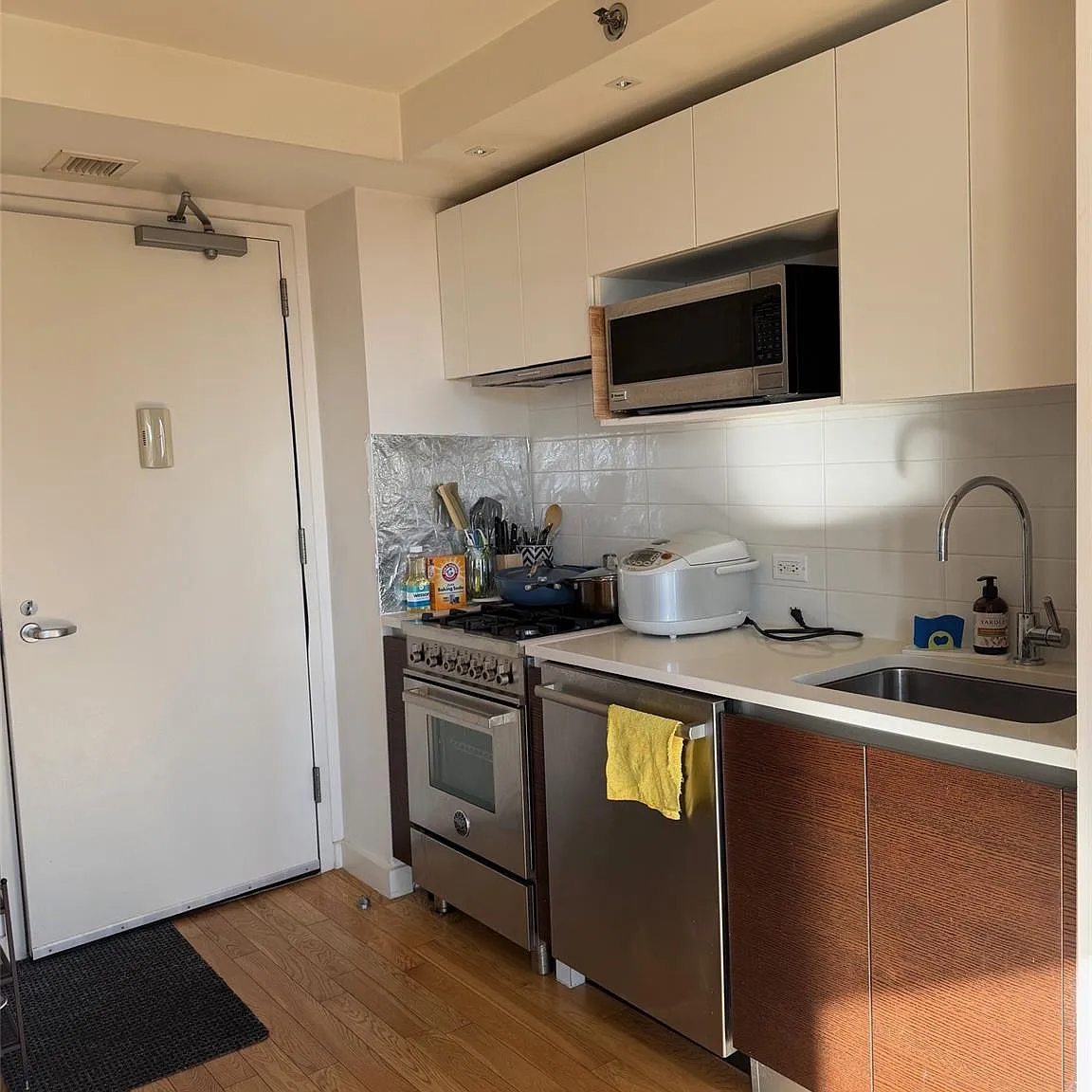 1 bed, 1.0 bath, 560 sqft, $3,000 — Photo 4