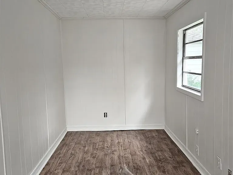 850 E Moses St — Photo 11