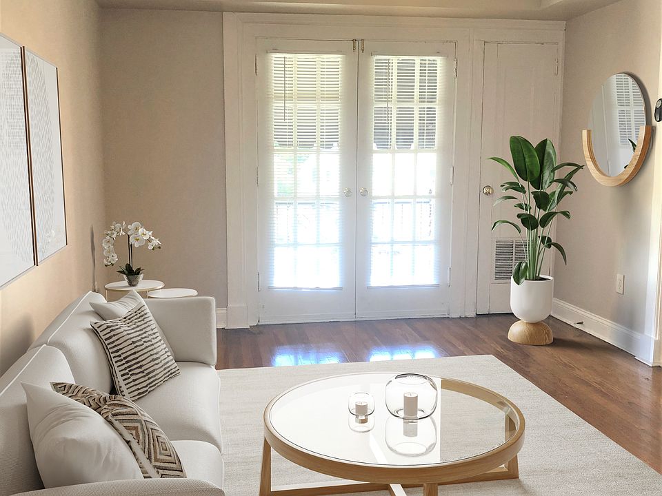 Gorgeous Living Space
Hardwood floors throughout 
Attached private balcony 
Sleek celling fan