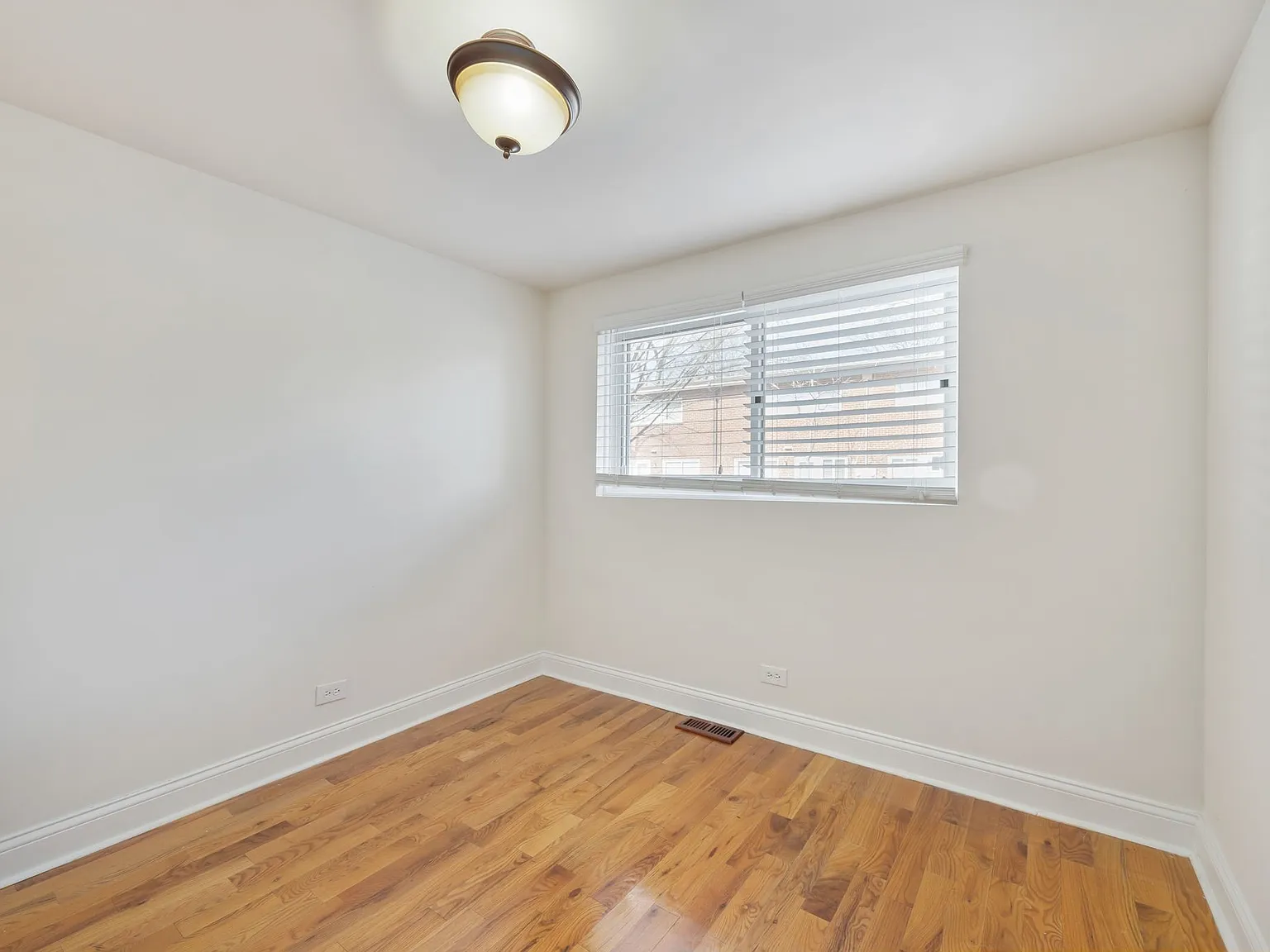 2 bed, 1000 sqft, $2,350 — Photo 4